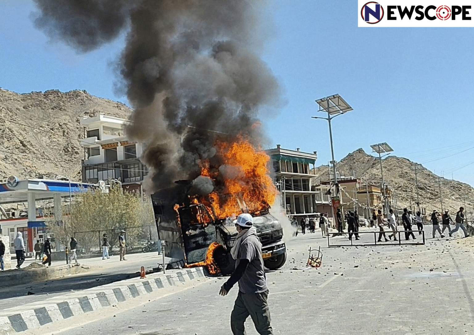 Leh statehood protest turns violent, Sonam Wanchuk withdraws hunger strike & appeals for peace
