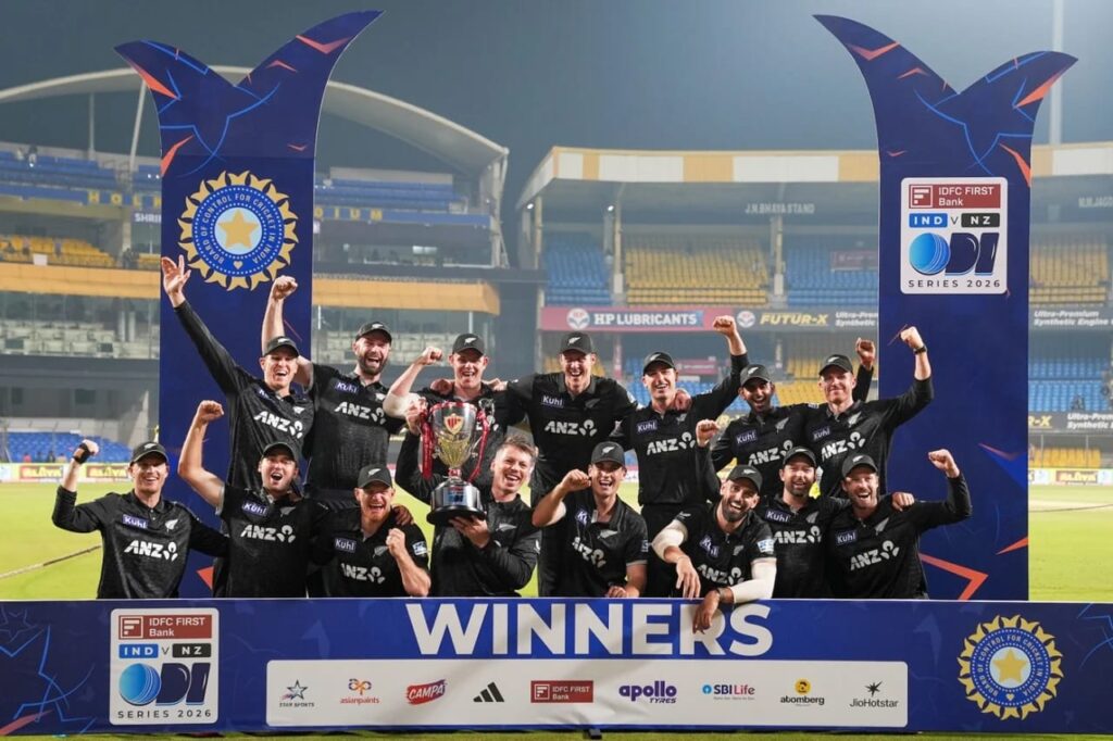 Kohli’s 124 goes in vain as New Zealand beat India by 41 runs in 3rd ODI to clinch series 2-1 Kohli's 124 goes in vain as New Zealand beat India by 41 runs in 3rd ODI to clinch series 2-1