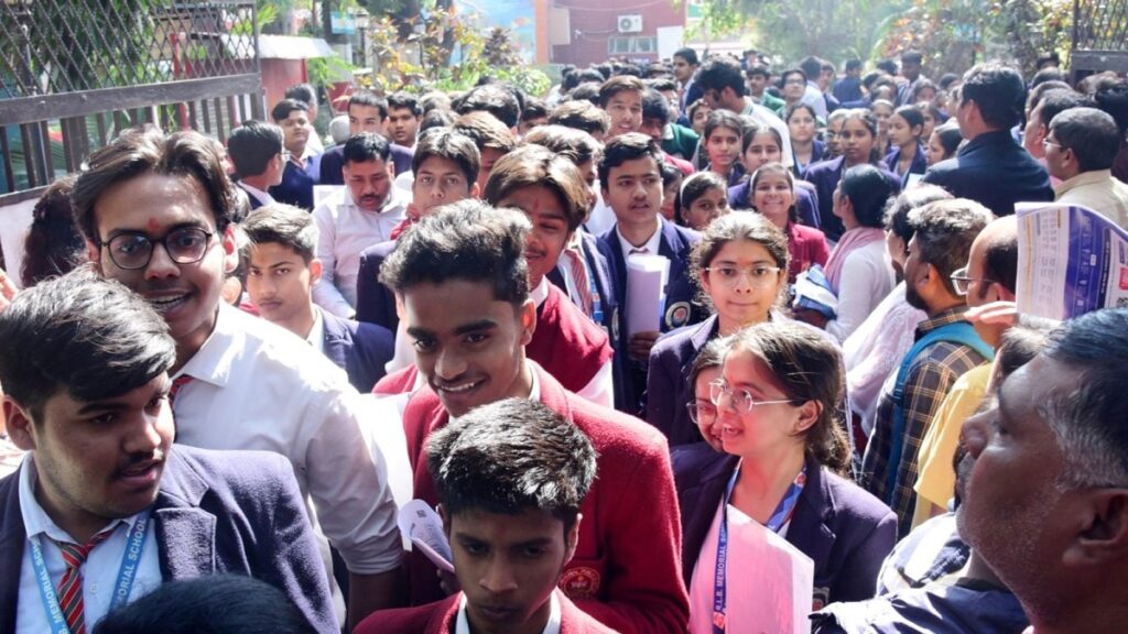 CBSE makes 2 indian languages compulsory in Class 6 & pushes English as a 'Foreign' Language, following NEP