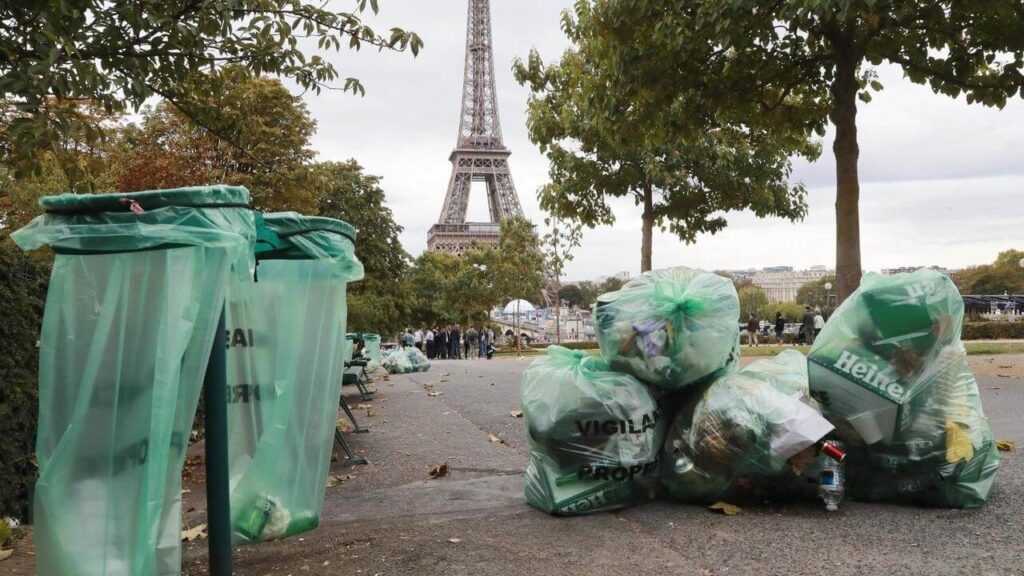 Recycling waste in fashion world : new trend in France