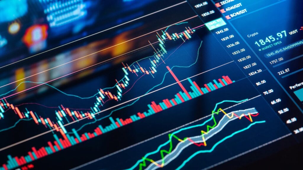 Markets end with gain, inspite of IT share sell off Markets end with gain, inspite of IT share sell off