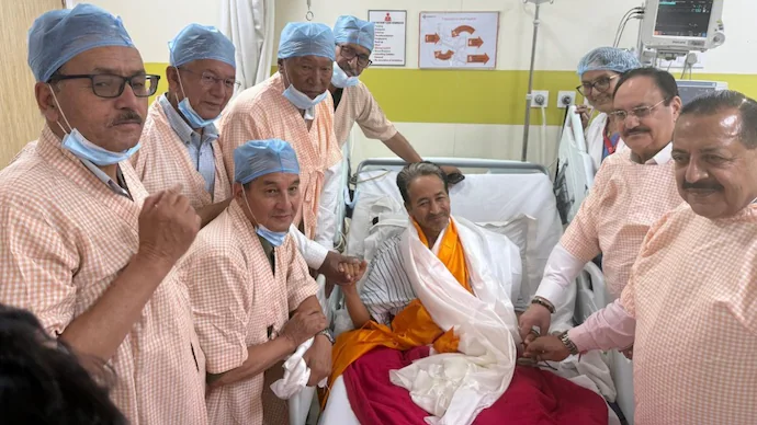 Wangchuk breaks 26-day fast; CJP founder Dipke vows to continue protest till Pradhan resigns Wangchuk breaks 26-day fast; CJP founder Dipke vows to continue protest till Pradhan resigns